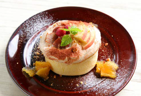 自家製りんごキャラメルと
マロンティラミスパンケーキ
単品 900円 ドリンクセット 1,100円
