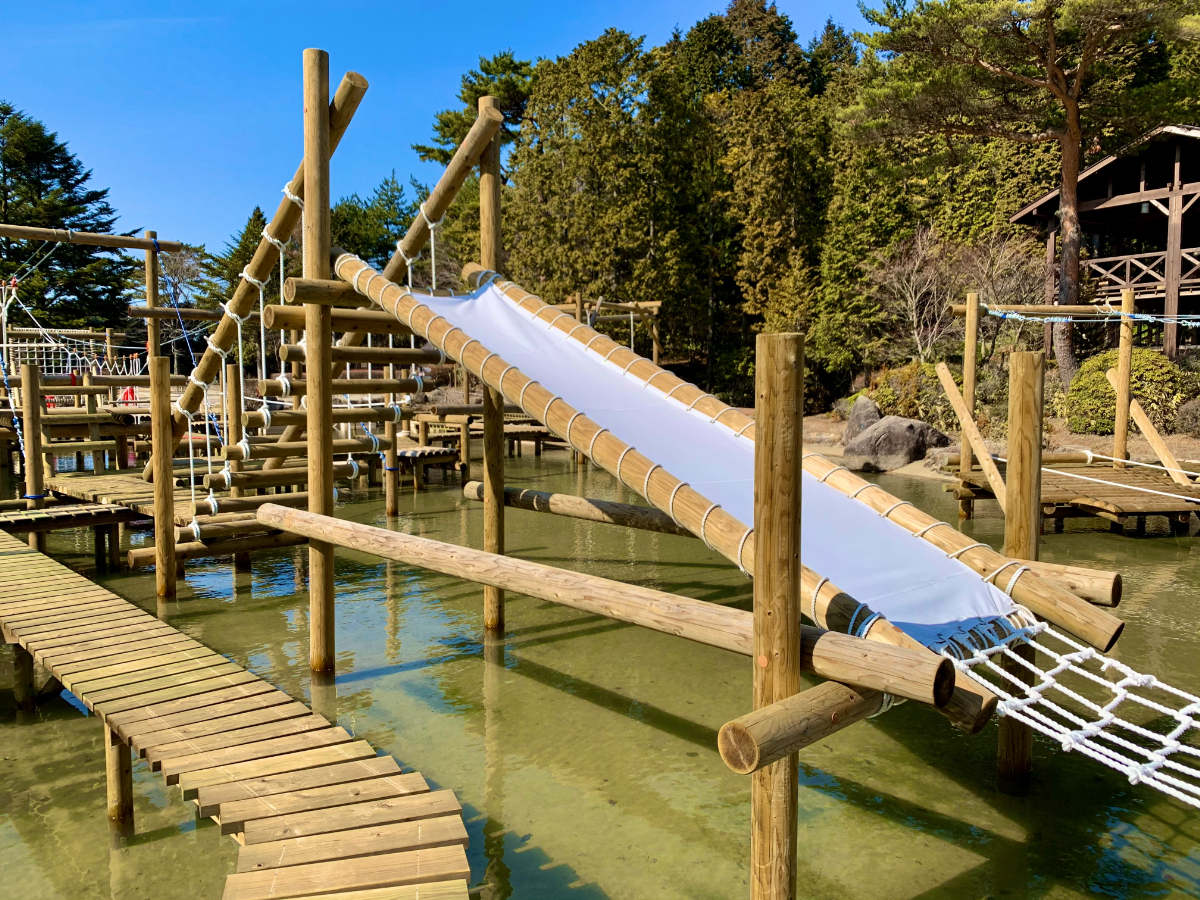 遊べ！水上滑り台 | 【日本最大級】六甲山アスレチックパークGREENIA / 神戸