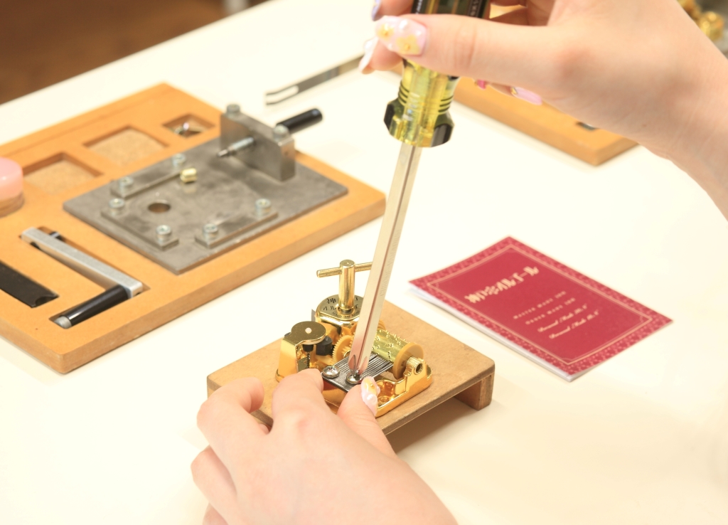 STEP.3　／　組付（くみつけ）