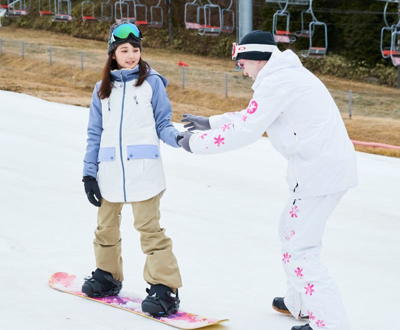 《平日限定！デビュー応援企画》入園券+スクール代+レンタル代+リフト料金 ぜ～んぶセットで10,000円！