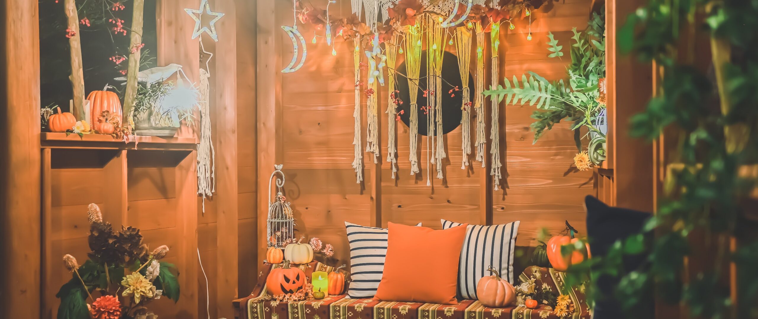 森のツリーハウスがハロウィンデザインに!