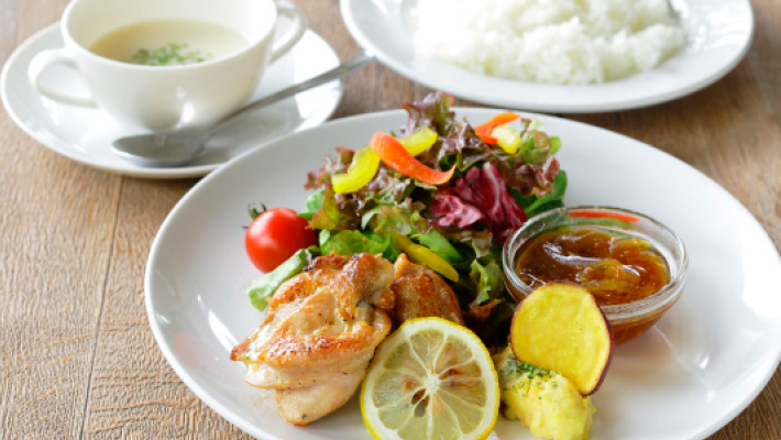 淡路鶏のグリル柚子胡椒ソース料理写真