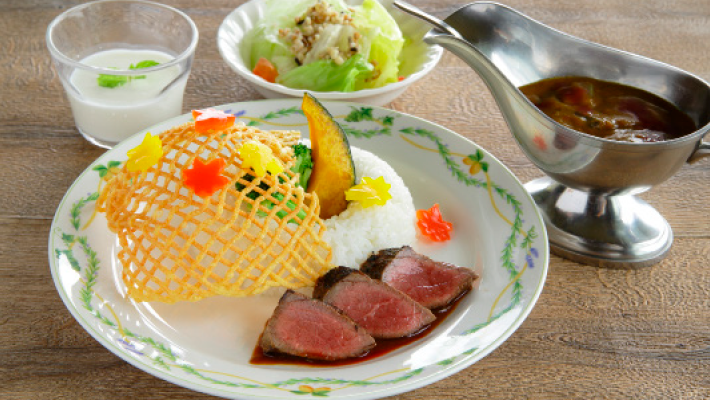 牛肉のタリアータときのこの枝垂れカレー~神戸ワイン仕立て~料理写真