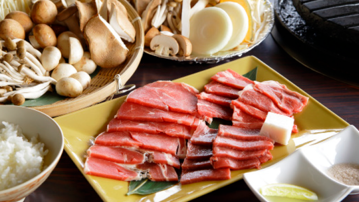 秋限定!たっぷりきのこや秋野菜とラム肉食べ放題料理写真