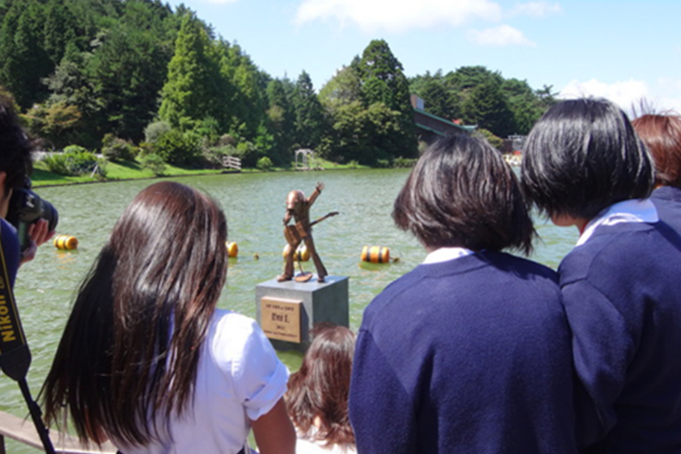 池のコイにも人気！