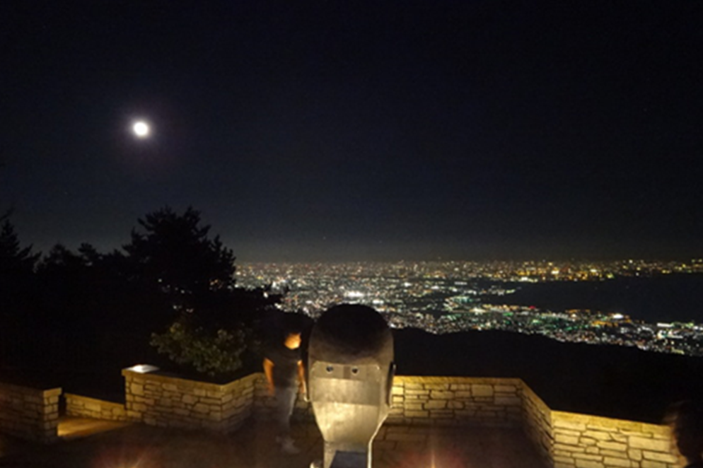 宝石箱をひっくり返したみたいな夜景！