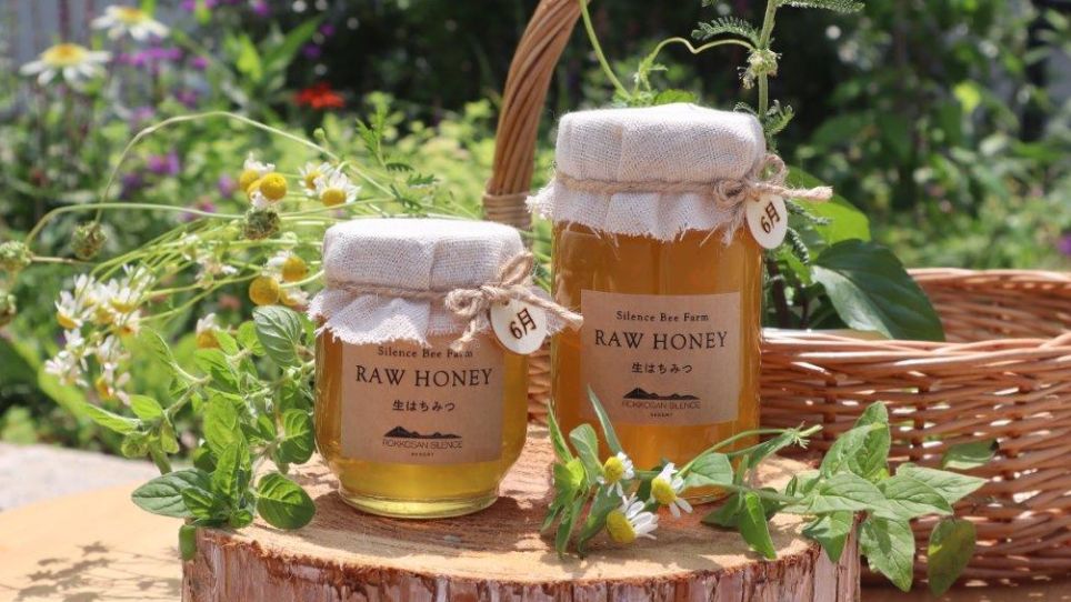 Raw honey (large) (right photo), raw honey (small)